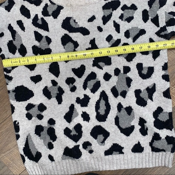 Entro Leopard Sweater Women’s Medium - Picture 7 of 8